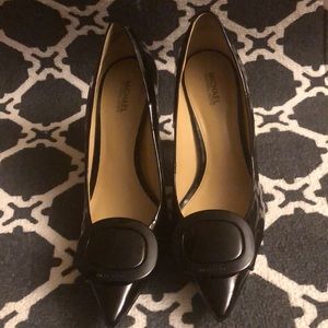 Michael Kors size 7 1/2 pump with buckle.